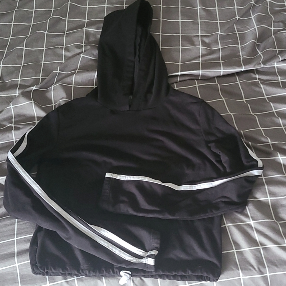 Size:youth small  From:Feathers color:black, w/ white stripes on sleeves